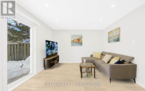 57-270 Timberbank Blvd, Scarborough, ON, M1W2M1 | Card Image