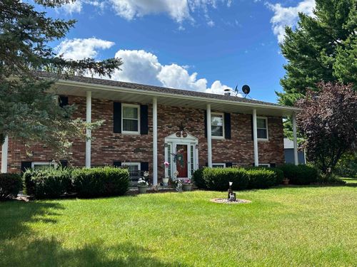 911 Pine Dr, Wisconsin Dells, WI, 53965-1328 | Card Image