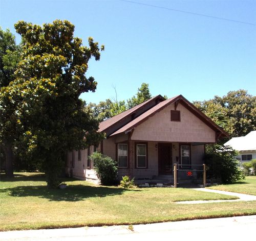 105 W Pecan St, San Saba, TX, 76877-3419 | Card Image