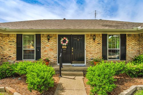 331 Robin Way, Richardson, TX, 75080-2522 | Card Image