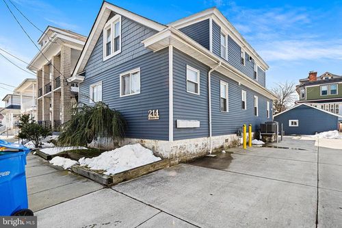 214 E Juniper Ave, Wildwood, NJ, 08260-5242 | Card Image