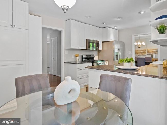 9228 Lake Braddock Dr, House other with 5 bedrooms, 4 bathrooms and null parking in BURKE VA | Image 17