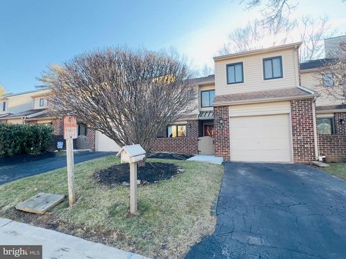 8 Knox Ct, CHESTERBROOK, PA, 19087-5707 | Card Image