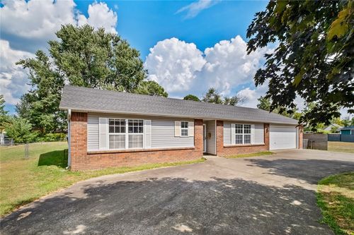 210 Nw G St, Bentonville, AR, 72712-5133 | Card Image