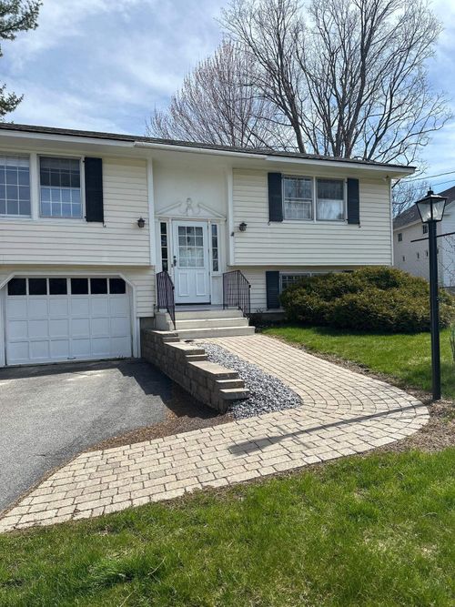 38 Parkside Rd, New London, NH, 03257-5862 | Card Image