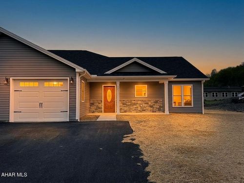 121 Red Tail Cir, Duncansville, PA, 16635-1922 | Card Image