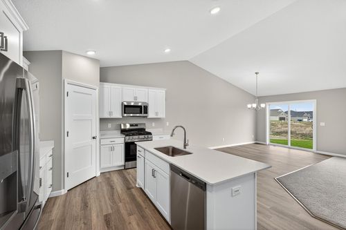 915 Yellowcrest St Sw, Delano, MN, 55328-1504 | Card Image