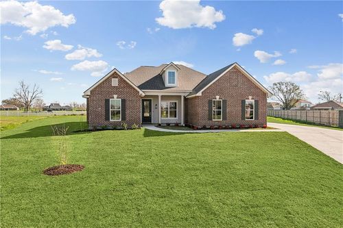 28 E Priscilla Ln, Westwego, LA, 70094-4949 | Card Image