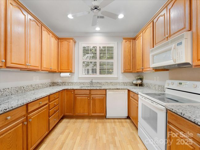 Kitchen | Image 11