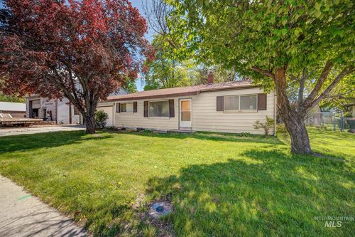 847 W Pine Ave, Meridian, ID, 83642-2056 | Card Image