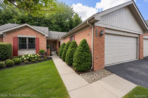 7269 Huntcliff, West Bloomfield, MI, 48322-2945 | Card Image