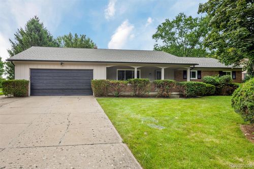 9844 Klais Ct, Clarkston, MI, 48348-2327 | Card Image
