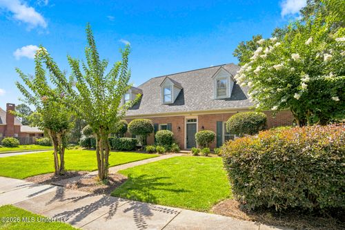 10 Moss Forest Pl, Jackson, MS, 39211-2907 | Card Image