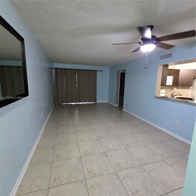 F114 - 9731 Fontainebleau Blvd, Condo with 1 bedrooms, 1 bathrooms and null parking in Miami FL | Image 5