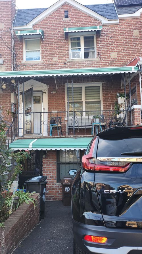 4425 Richardson Ave, Bronx, NY, 10470-1546 | Card Image