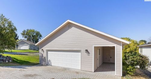 604 S Huntington Pl, Kennewick, WA, 99336-4630 | Card Image