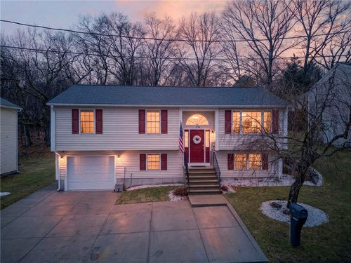 234 Minerva Ave, Cumberland, RI, 02864-7522 | Card Image