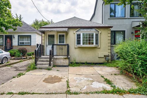 757 Oxford St, Etobicoke, ON, M8Z1L4 | Card Image