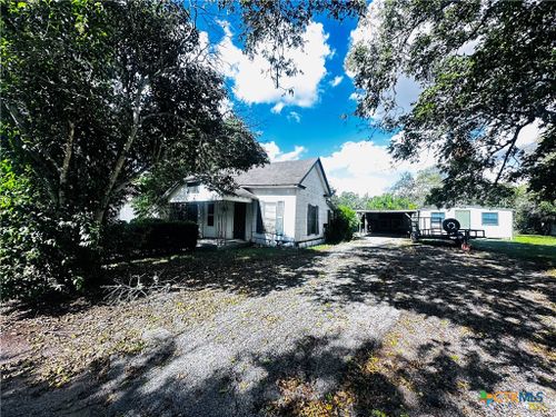 201 Maple St, Yoakum, TX, 77995-4335 | Card Image