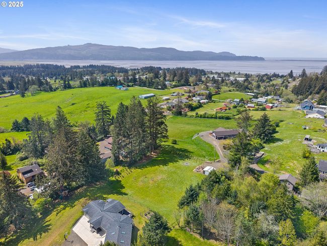 7705 Seattle Ave, House other with 4 bedrooms, 3 bathrooms and 3 parking in Bay City OR | Image 6