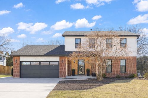 3253 Stewert Dr, Darien, IL, 60561-1720 | Card Image