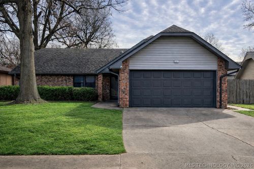 809 W Glendale St, Broken Arrow, OK, 74011-6414 | Card Image