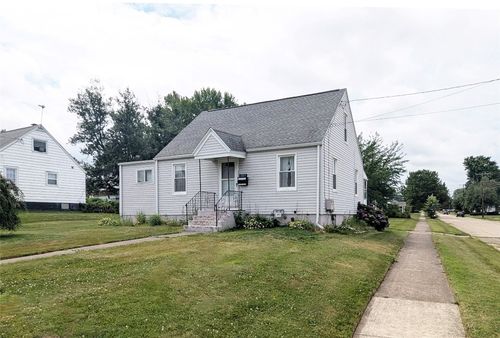 4004 Washington Ave, Erie, PA, 16509-1252 | Card Image