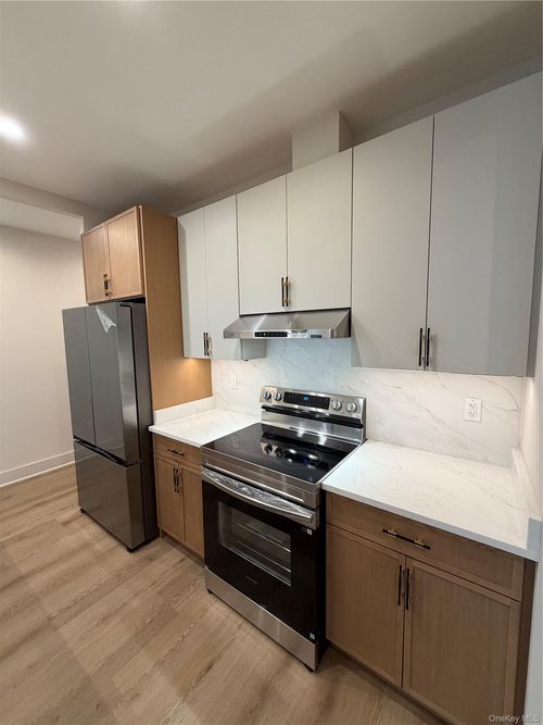 2b-8322 24th Avenue, New York, NY, 11214 | Card Image