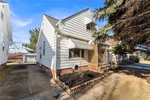 4762 E 88th St, Garfield Heights, OH, 44125-1336 | Card Image
