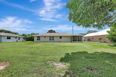 2573 Se Mariposa Avenue, House other with 3 bedrooms, 2 bathrooms and null parking in Port St Lucie FL | Image 3