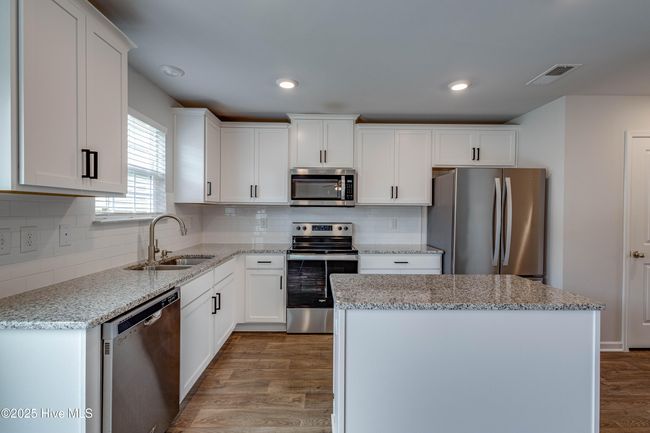 411 Isabelle St, House other with 3 bedrooms, 3 bathrooms and 2 parking in New Bern NC | Image 9
