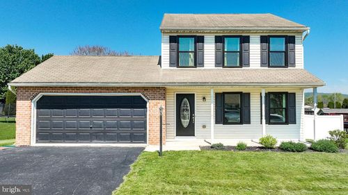 2070 Wyatt Cir, DOVER, PA, 17315-3676 | Card Image