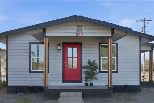 300 Nayer St, Alice, TX, 78332-5352 | Card Image