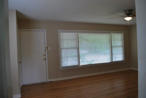 1419 Broadway St, Denton, TX, 76201-2713 | Card Image
