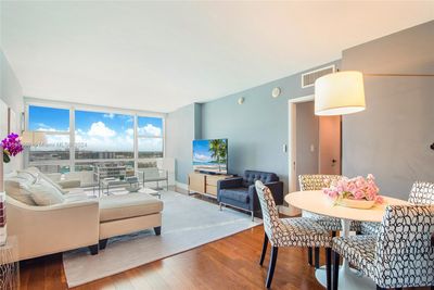 1101 - 6801 Collins Ave, Condo with 1 bedrooms, 1 bathrooms and null parking in Miami Beach FL | Image 2