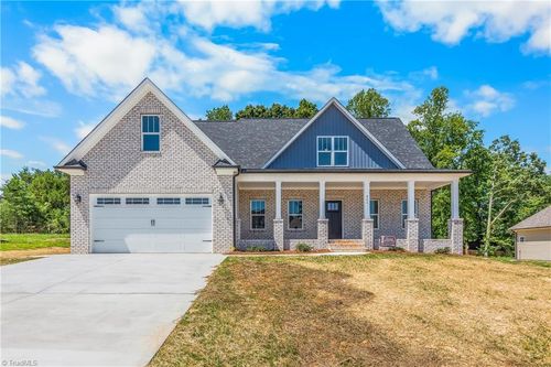 211 Cool Run, Lexington, NC, 27295 | Card Image