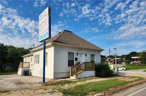 307 E 23rd St S, Independence, MO, 64055-1402 | Card Image