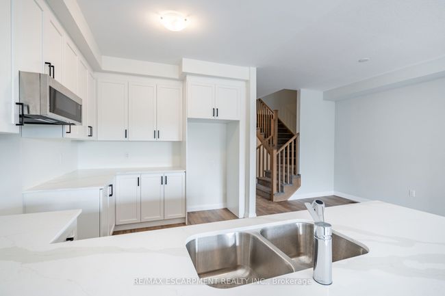 189 Lormont Blvd, House attached with 3 bedrooms, 3 bathrooms and 1 parking in Stoney Creek ON | Image 12