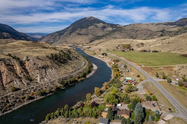 1077 Us Highway 89 S, House other with 3 bedrooms, 3 bathrooms and null parking in Gardiner MT | Image 70