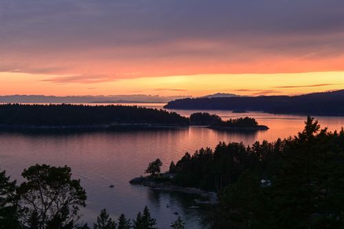 1673 Evergreen Lane, Bowen Island, BC, V0N1G2 | Card Image