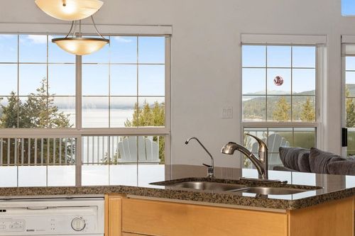 5174 Radcliffe Rd, Sechelt, BC, V7Z0C1 | Card Image