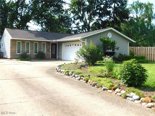 285 Willow Ln, Berea, OH, 44017-1046 | Card Image