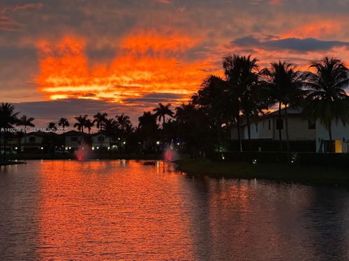 8800 Nw 98th Ct, Doral, FL, 33178-2747 | Card Image