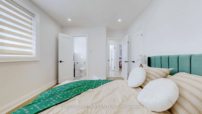 24 Collins Cres, House other with 5 bedrooms, 3 bathrooms and 6 parking in Aurora ON | Image 16