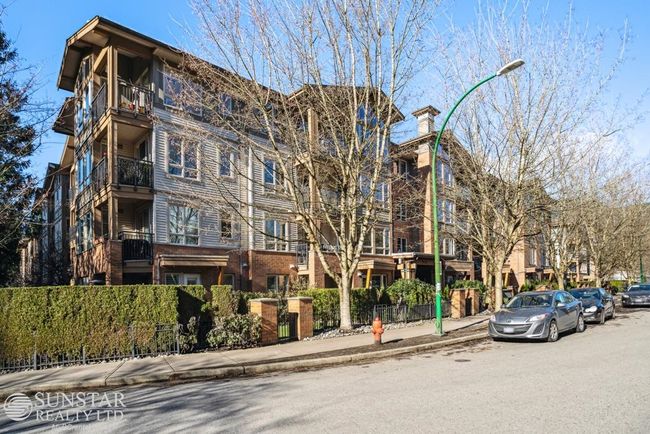 209 - 2601 Whiteley Court, Condo with 2 bedrooms, 0 bathrooms and 2 parking in North Vancouver BC | Image 2