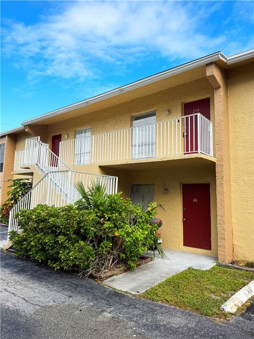 214-1555 14th Ave, Vero Beach, FL, 32960-3678 | Card Image