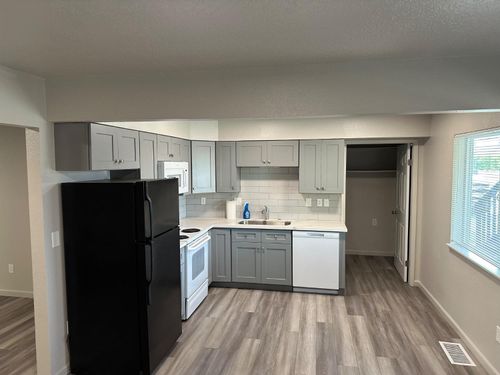 apt-2-424 Frontage Rd, Ripon, CA, 95366-2064 | Card Image