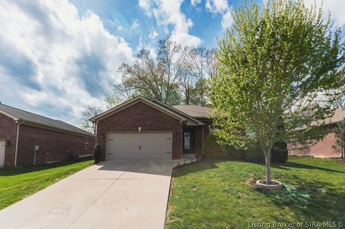 8122 Autumn Dr, Georgetown, IN, 47122-8904 | Card Image