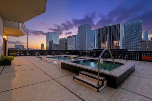 ph-2-2016 Main St, Houston, TX, 77002-8848 | Card Image