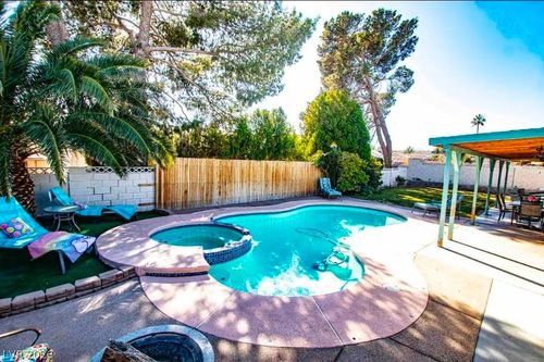 6605 Hyde Ave, Las Vegas, NV, 89107-2471 | Card Image